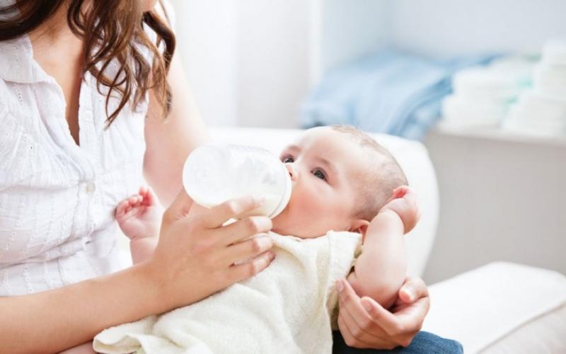 Bebe često pljuju: kakvo je to stanje