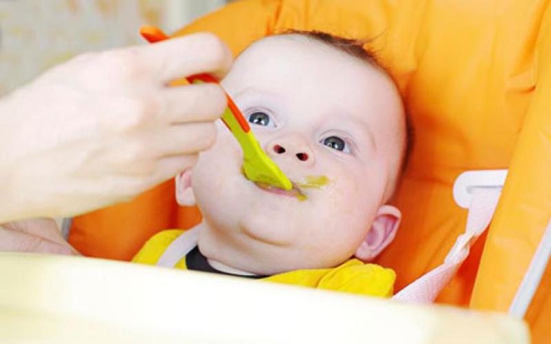 Kāpēc bērns nevēlas ēst papildinošus ēdienus?